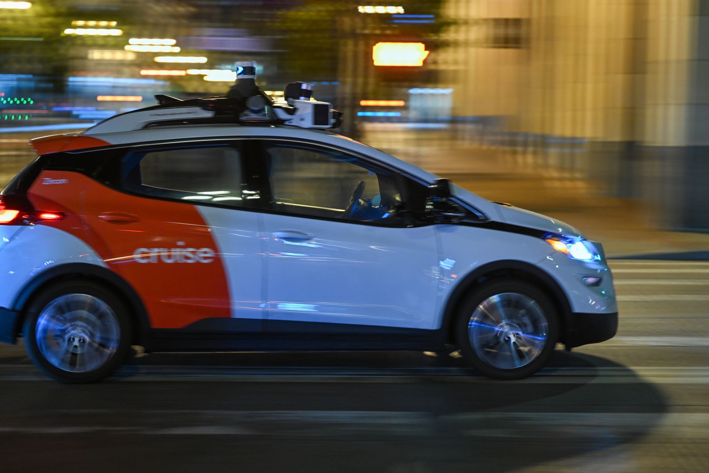 Cruise driverless robot taxi in San Francisco