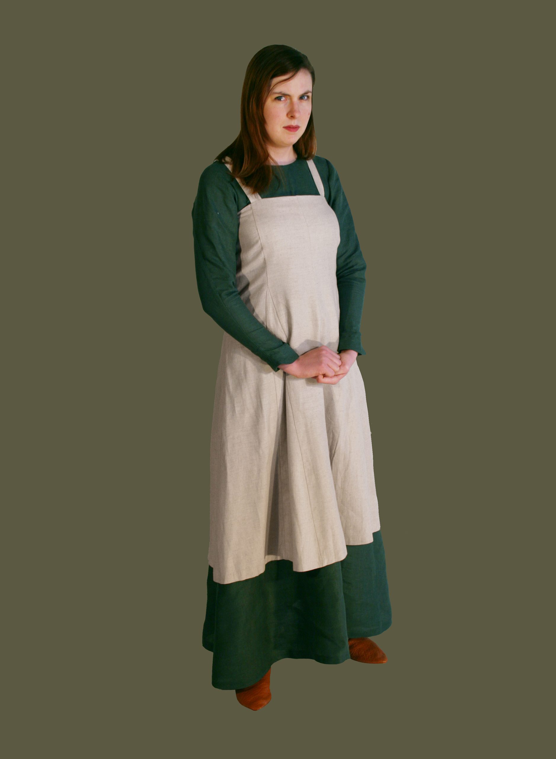 aprondress_Grn_kirtle_Oat_fnt