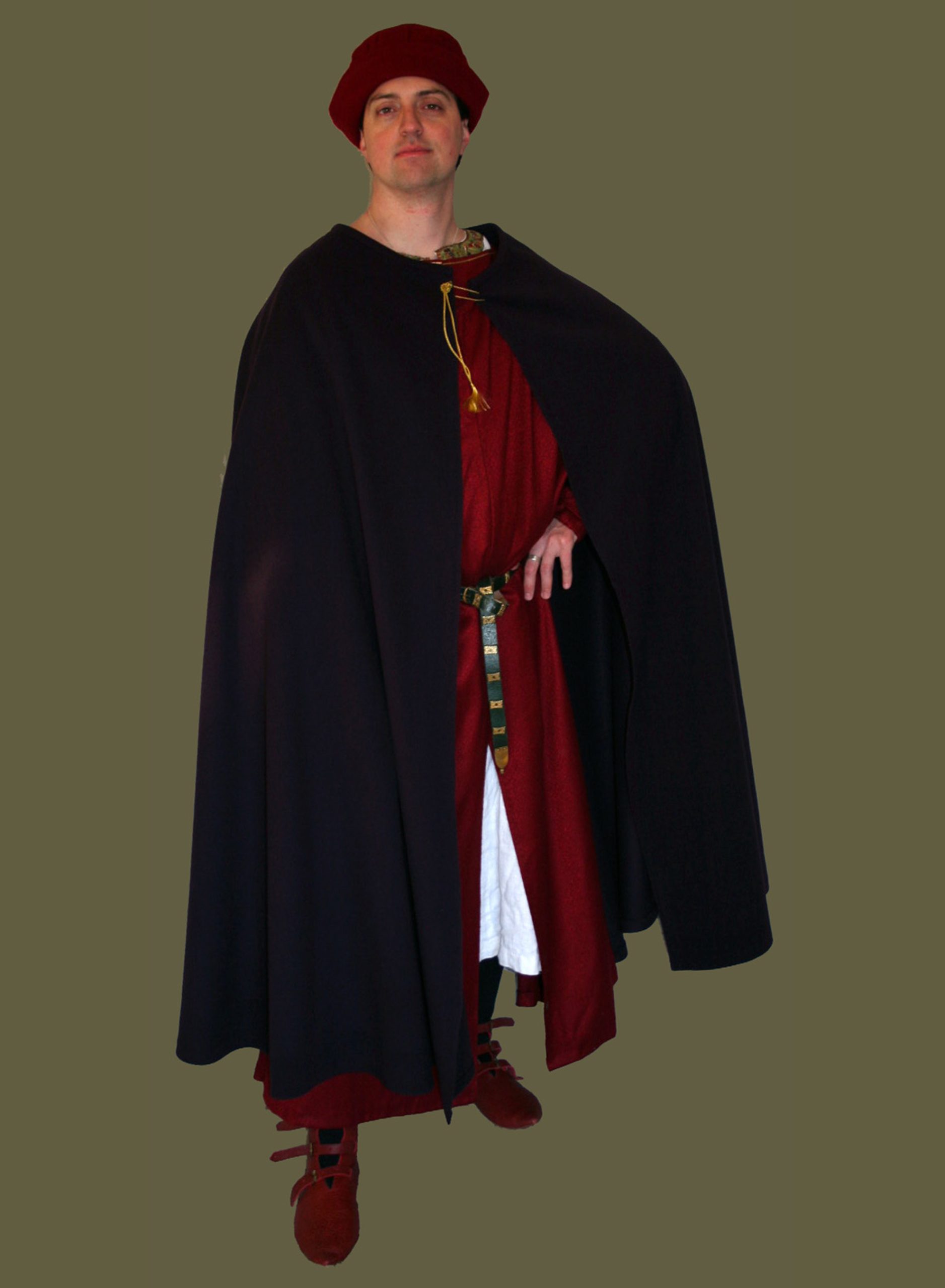 halfcircloak_PlumWool_BurgundyHat