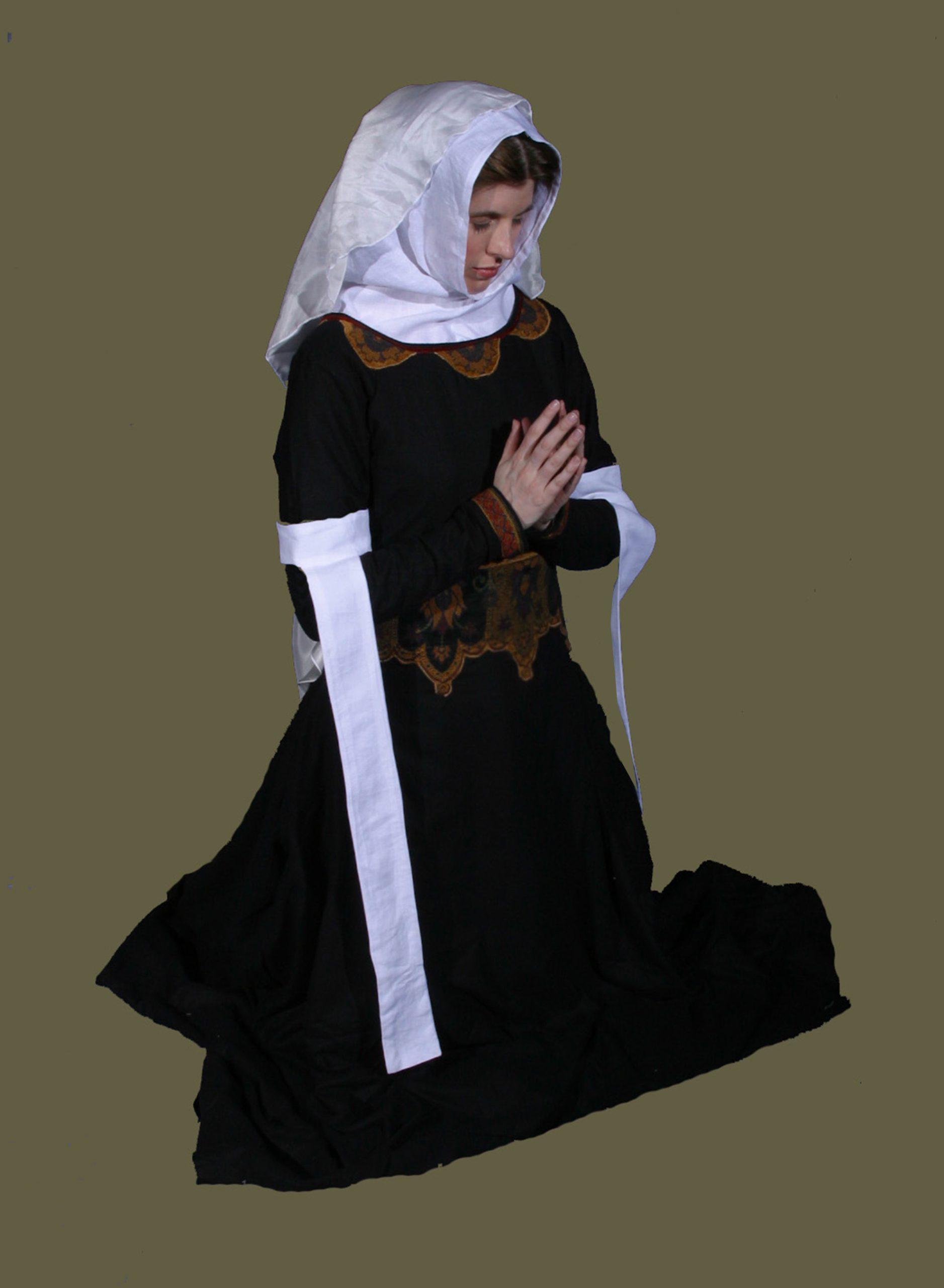 tippet_onBlackSilkgown_kneeling